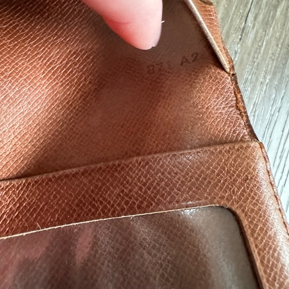 Louis Vuitton Card Holder - Picture 4 of 4